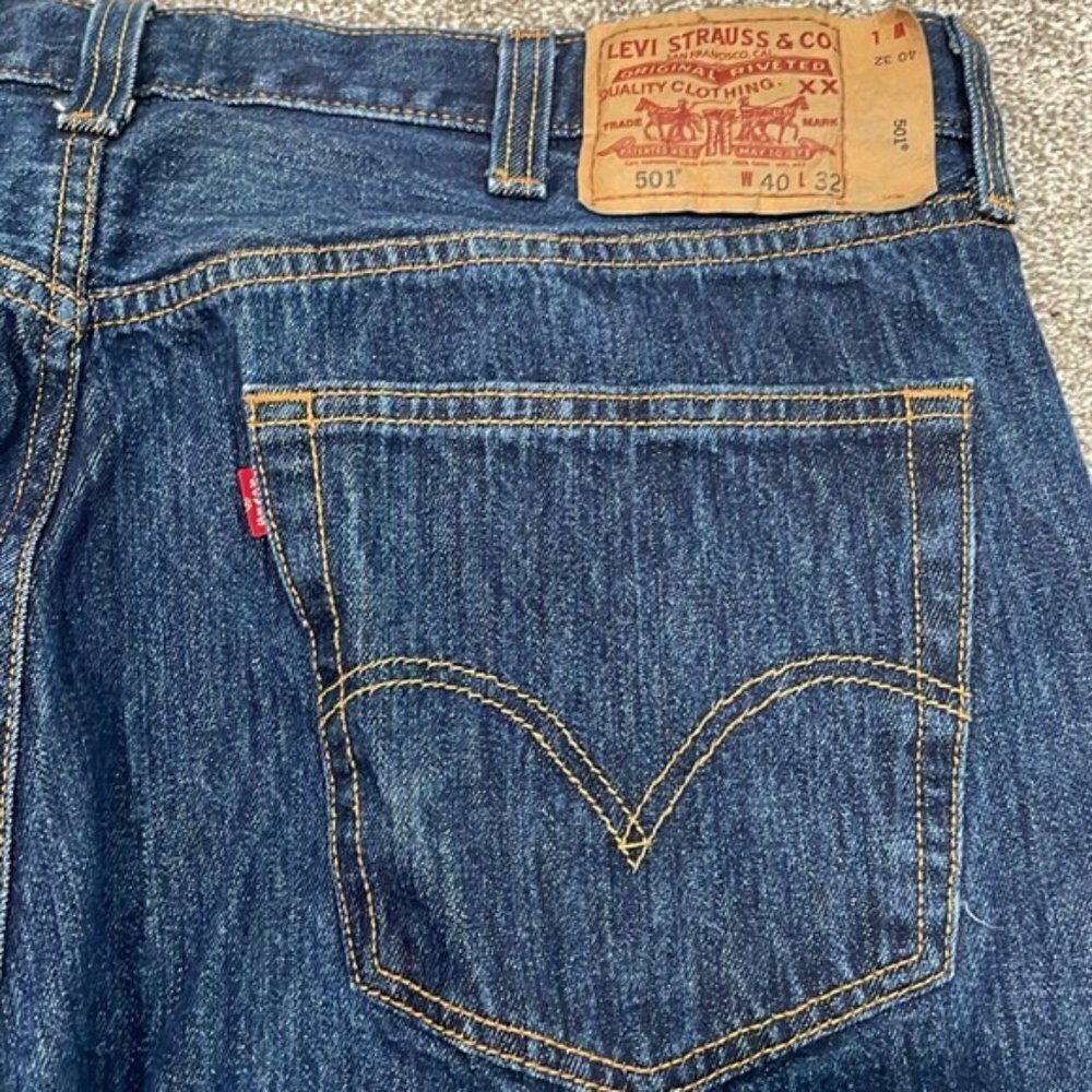 EC Men's Levi's 501 Button Fly Dark Wash Jeans - Size 40 - Picture 3 of 5